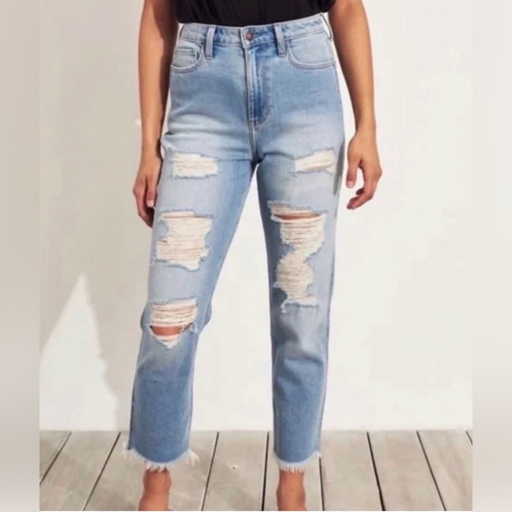 HOLLISTER Curvy Ultra High Rise Mom Jean Size 11R W 30 L 27